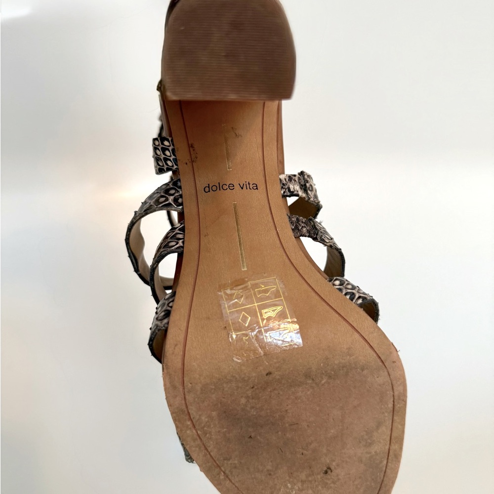 Beautiful wooden heel sandals. Surprisingly comfortable! - Picture 5 of 5